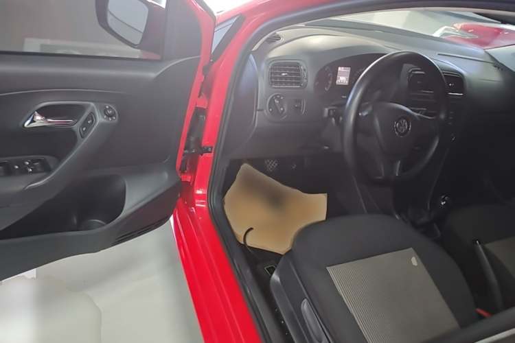 Volkswagen Polo 2017 car image #16