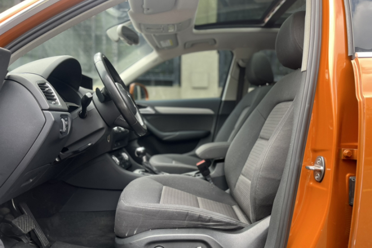Audi Q3 2015 car image #20