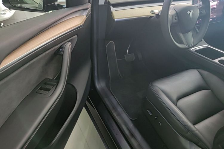 Tesla Model Y 2023 #18 Tesla Model Y 2023 car image #18