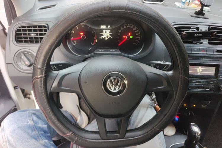 Volkswagen Polo 2016 #11 Volkswagen Polo 2016 car image #11