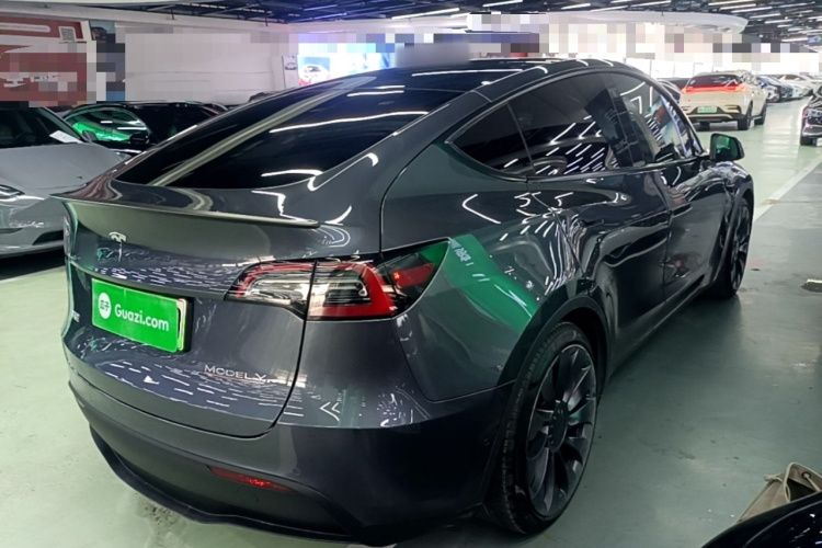 Tesla Model Y 2022 immagine di auto #7