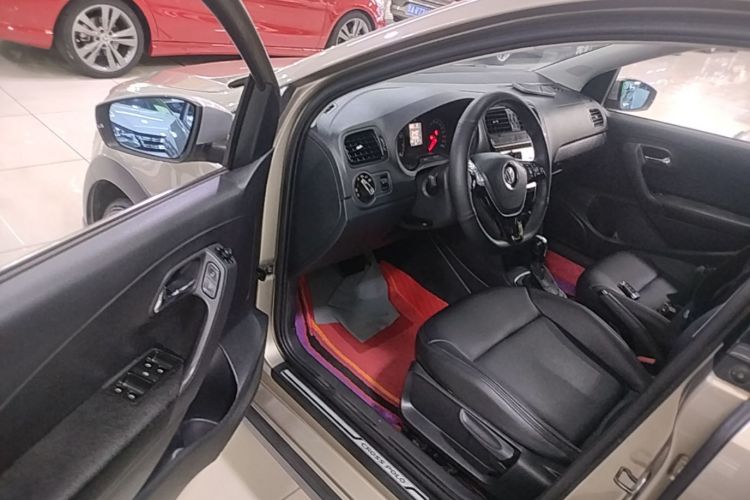 Volkswagen Polo 2016 car image #16