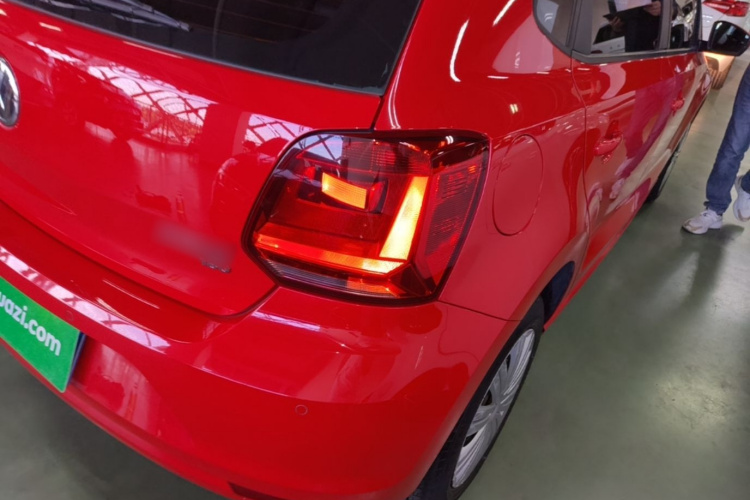 Volkswagen Polo 2016 car image #8