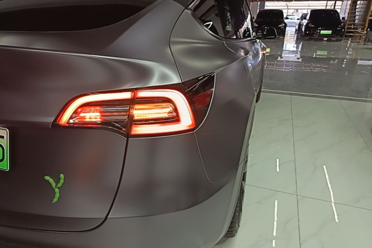 Tesla Model Y 2021 #8 Tesla Model Y 2021 car image #8