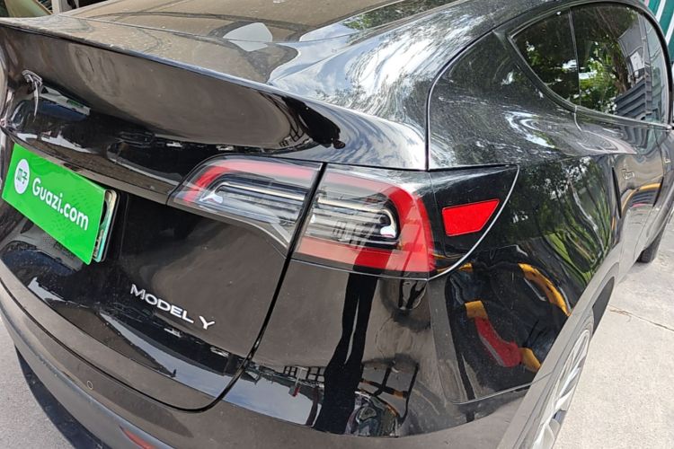 Tesla Model Y 2023 immagine di auto #8