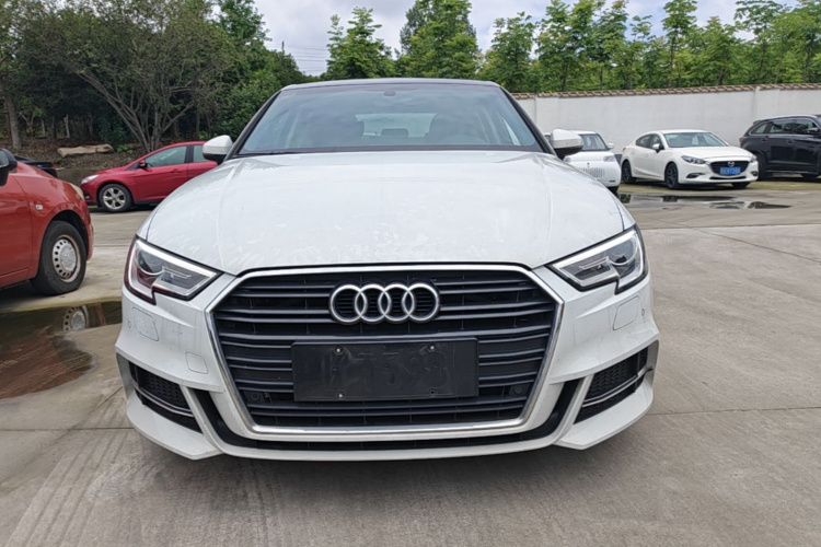 Audi A3 2018 car image #3