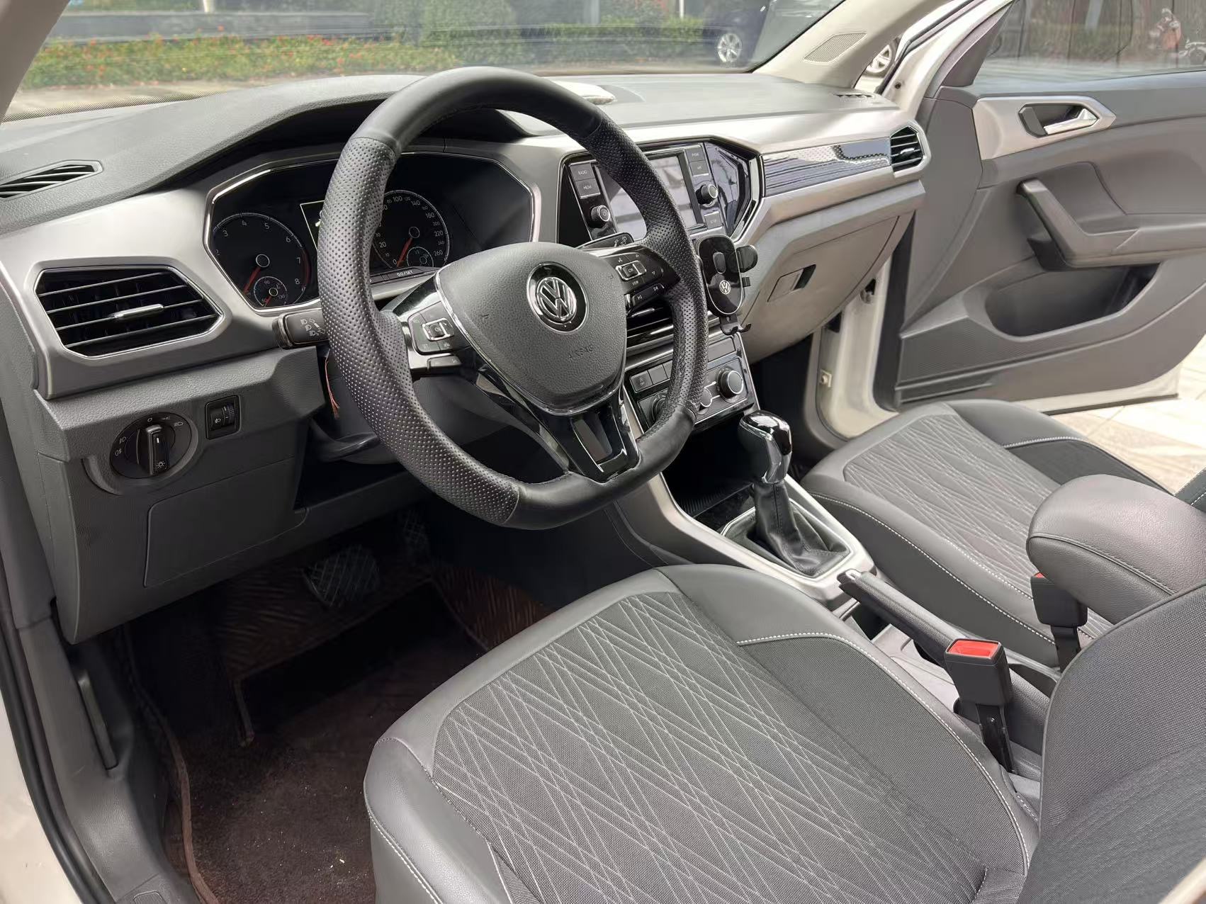 Volkswagen T-Cross 2020 #8 Volkswagen T-Cross 2020 صورة سيارة #8
