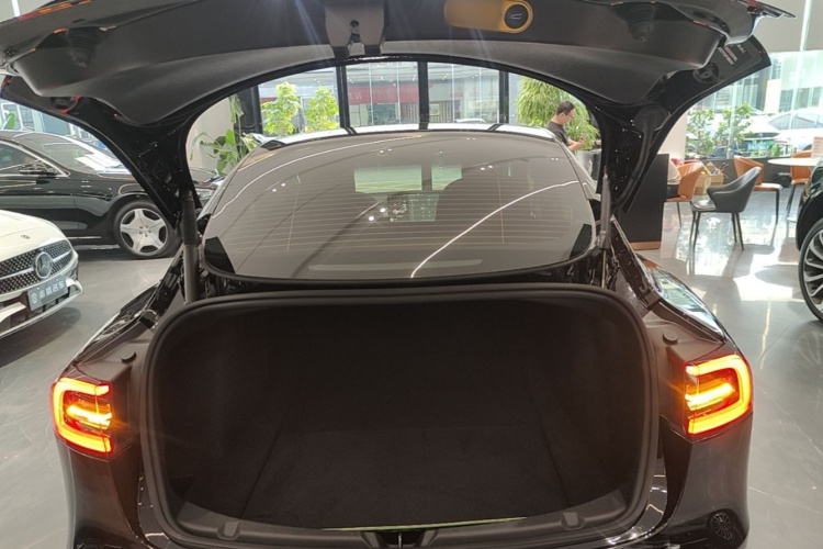 Tesla Model 3 2023 car image #19
