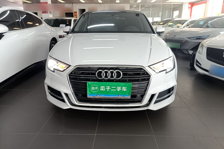 Audi A3 2018 car image #3