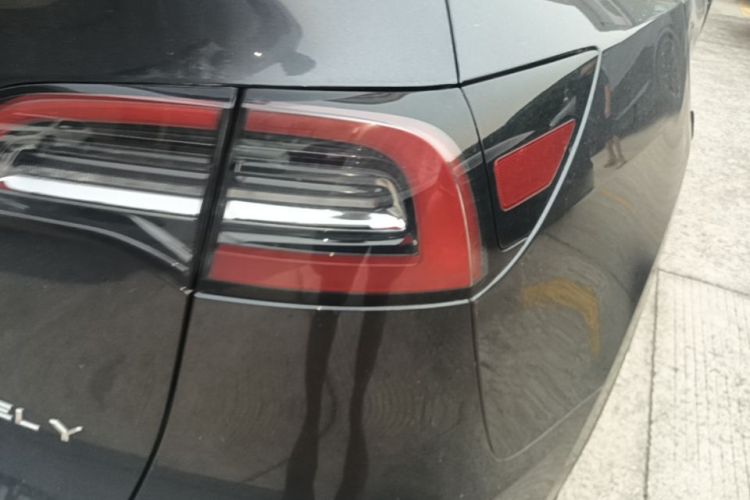 Tesla Model Y 2024 #8 Tesla Model Y 2024 car image #8