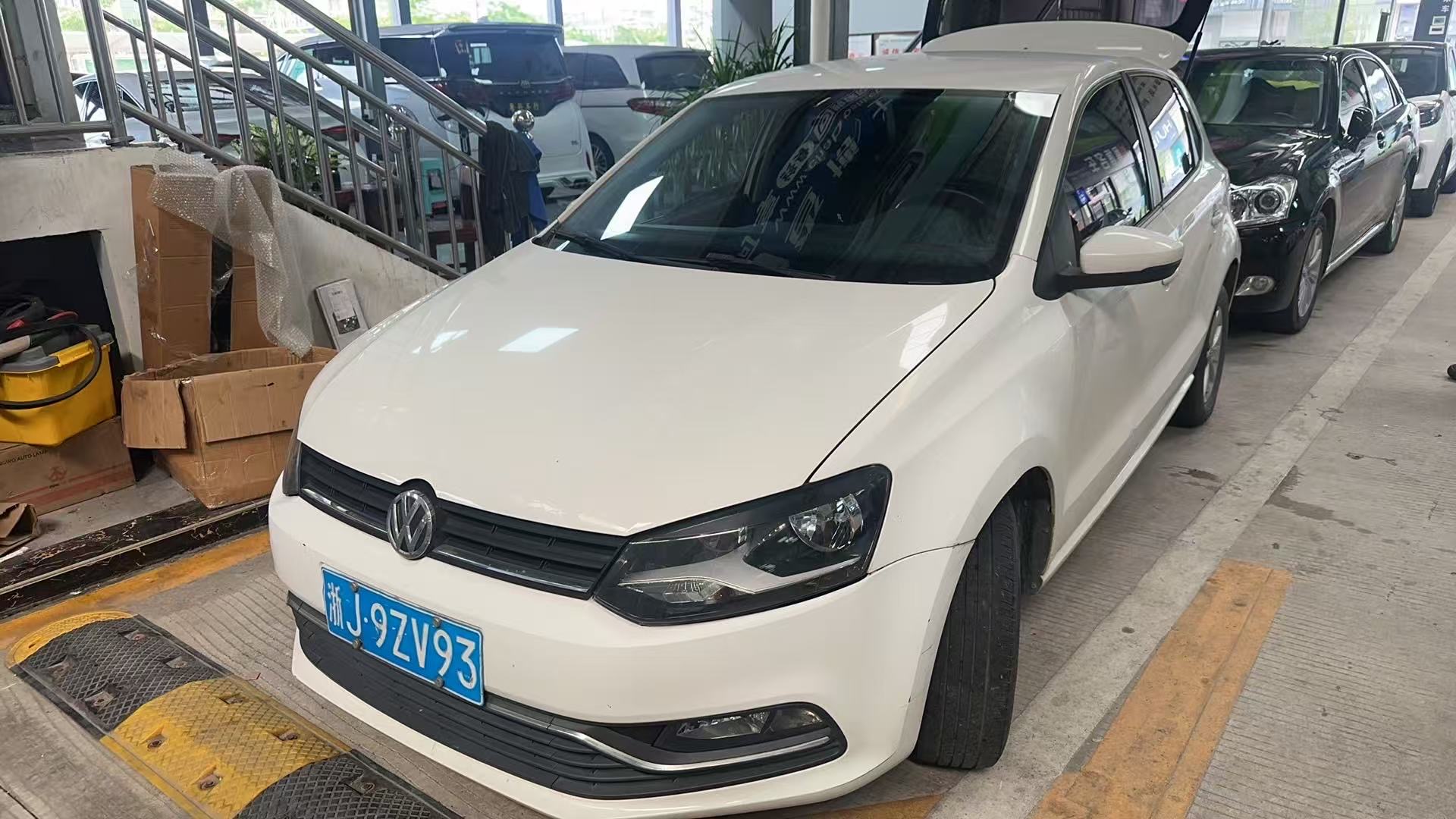 Volkswagen Polo 2016 car image 