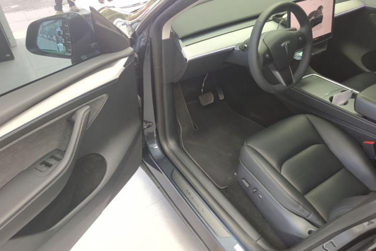 Tesla Model Y 2024 #16 Tesla Model Y 2024 car image #16