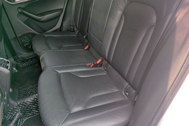 Audi Q3 2016 car image #17