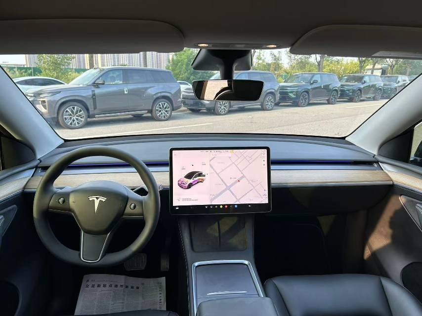 Tesla Model Y 2022 #5 Tesla Model Y 2022 car image #5