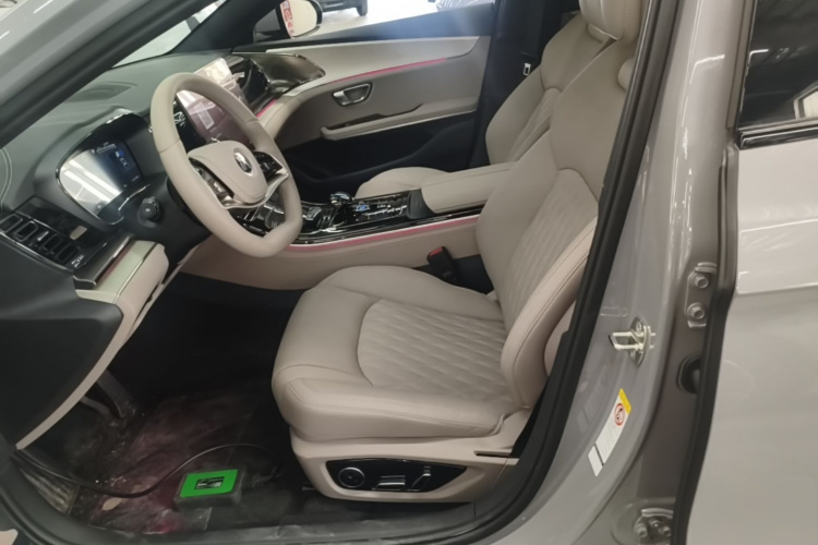 BYD Han 2025 #15 BYD Han 2025 car image #15