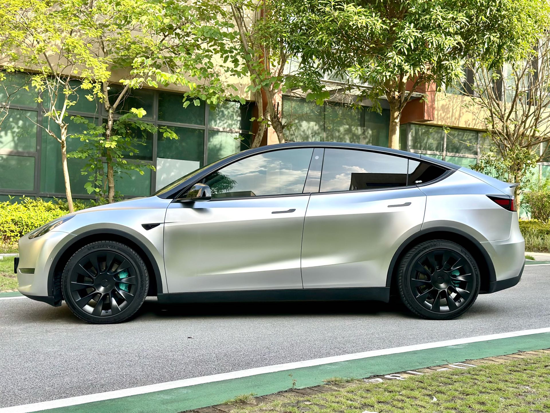 Tesla Model Y 2021 #3 Tesla Model Y 2021 صورة سيارة #3