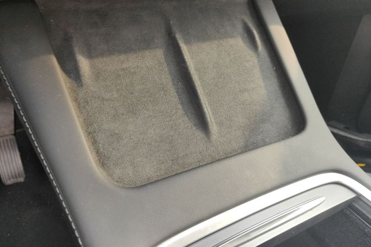 Tesla Model Y 2022 car image #14