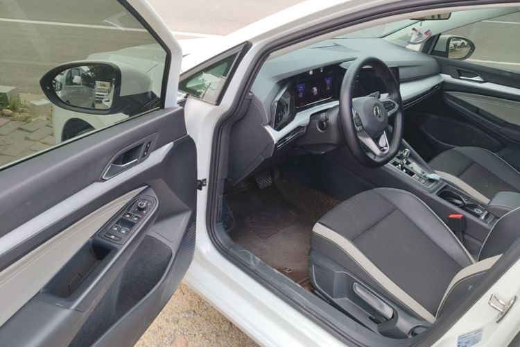 Volkswagen Golf 2022 car image #16