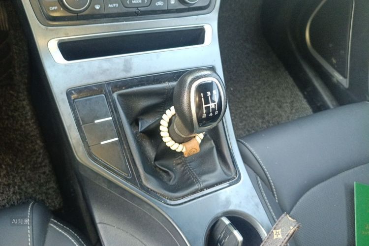 GEELY Emgrand 2019 car image #16