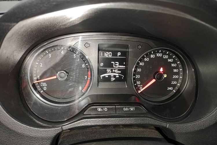 Volkswagen Polo 2016 car image #16