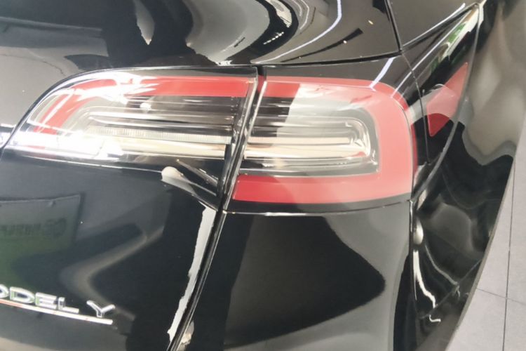 Tesla Model Y 2023 car image #8