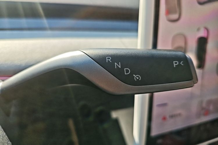 Tesla Model Y 2023 immagine di auto #14