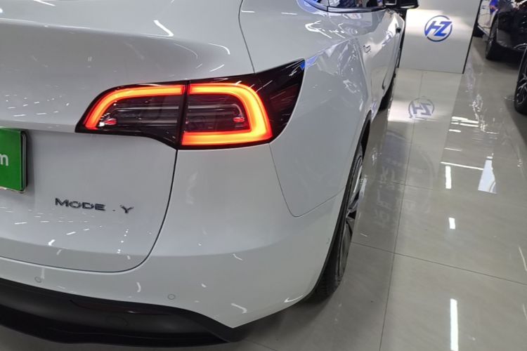 Tesla Model Y 2023 #8 Tesla Model Y 2023 car image #8