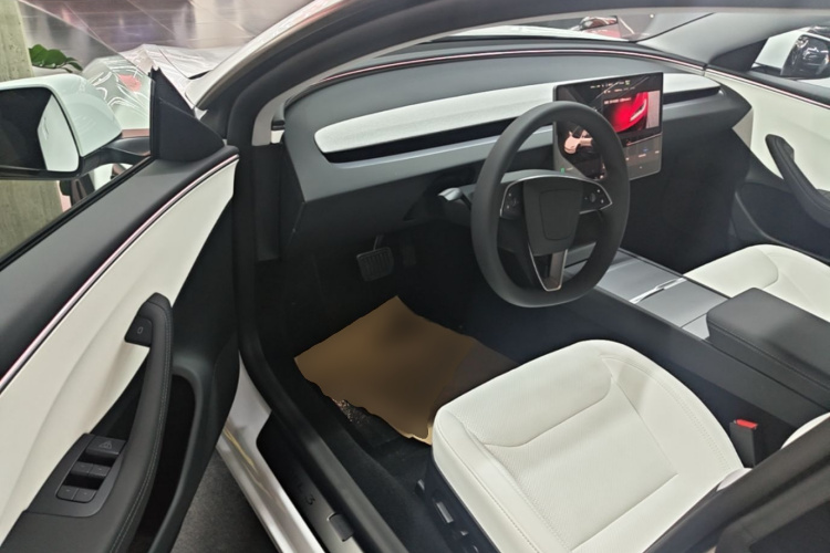 Tesla Model 3 2026 car image #12