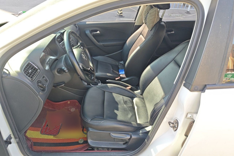 Volkswagen Polo 2016 car image #17