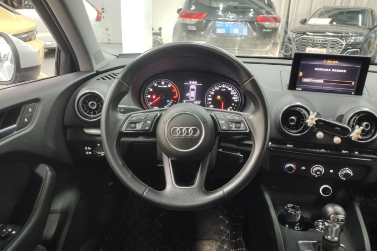 Audi A3 2019 immagine di auto #11
