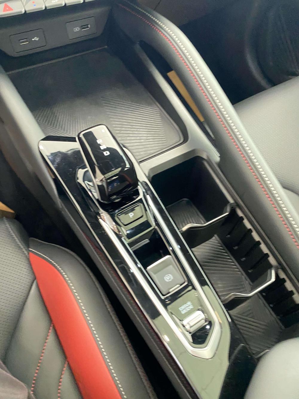 GEELY Coolray 2022 car image #12