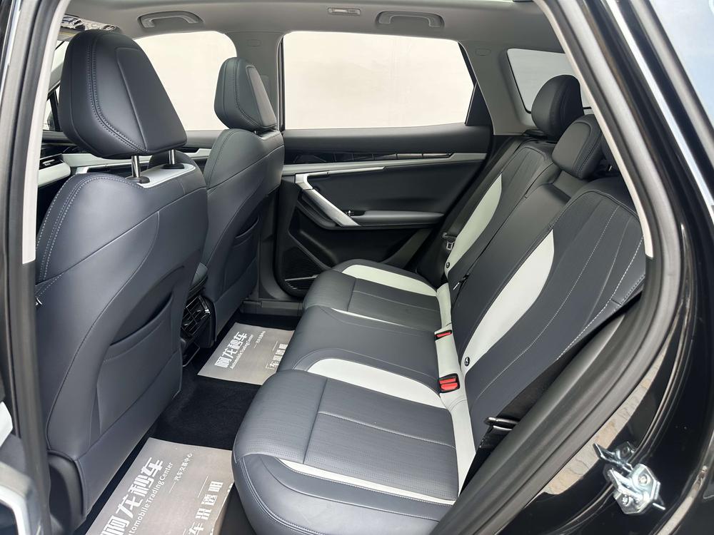 GEELY Boyue L 2025 car image #13