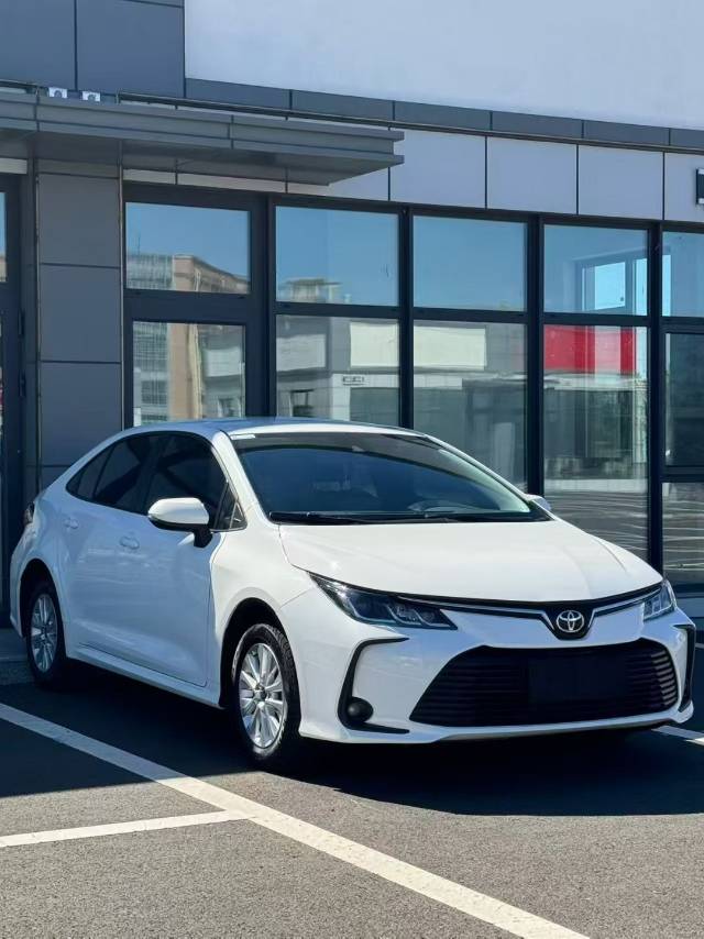 Toyota Corolla 2023 immagine di auto #2