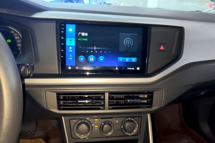 Volkswagen Polo 2020 car image #17