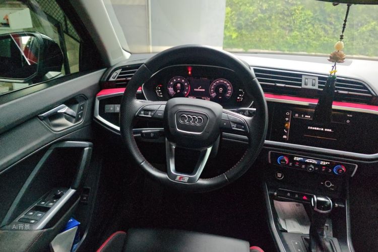 Audi Q3 2022 car image #12