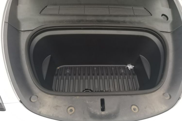 Tesla Model Y 2024 #20 Tesla Model Y 2024 car image #20