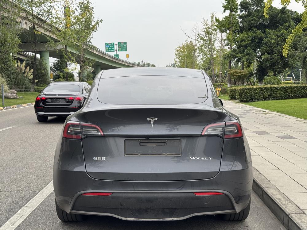 Tesla Model Y 2024 #5 Tesla Model Y 2024 immagine di auto #5
