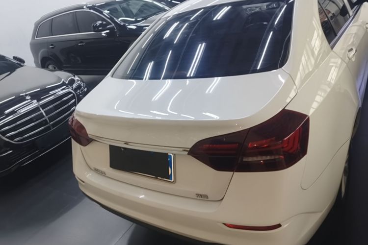 GEELY Emgrand 2021 car image #4