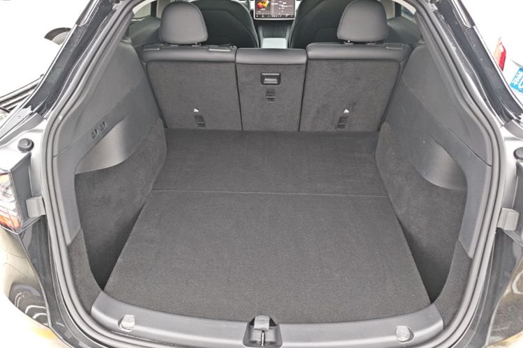 Tesla Model Y 2023 car image #19