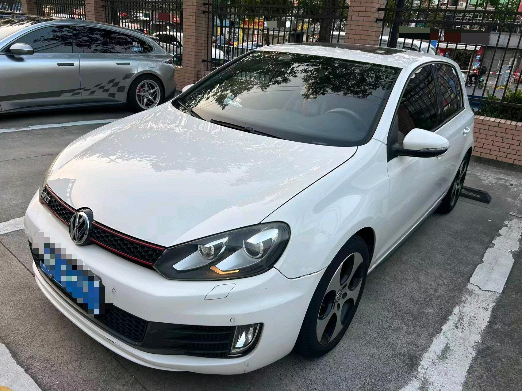 Volkswagen GolfGTI 2012 car image 