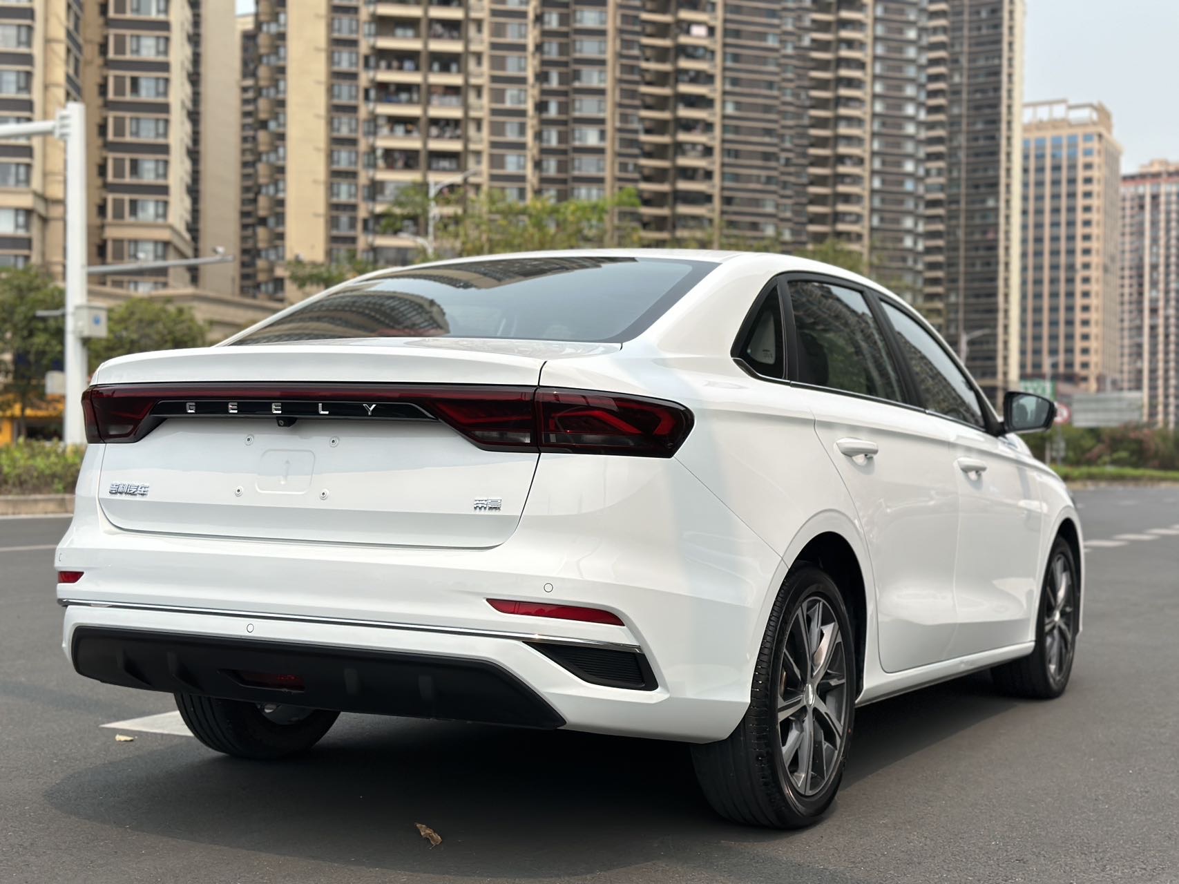 GEELY Emgrand 2023 imagen de coche #6