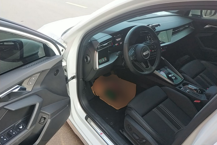 Audi A3 2023 immagine di auto #16