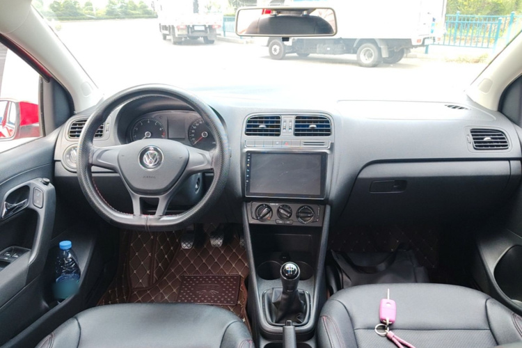 Volkswagen Polo 2018 car image #11