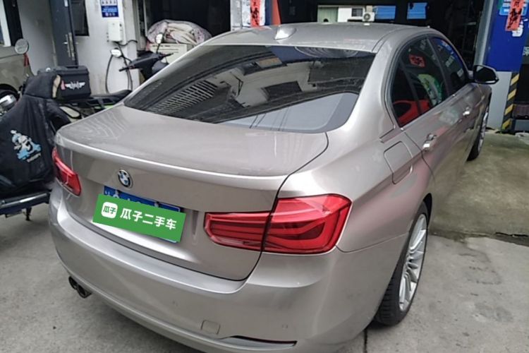 BMW 3 Series 2018 immagine di auto #5