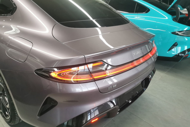 MI SU7 2025 immagine di auto #6