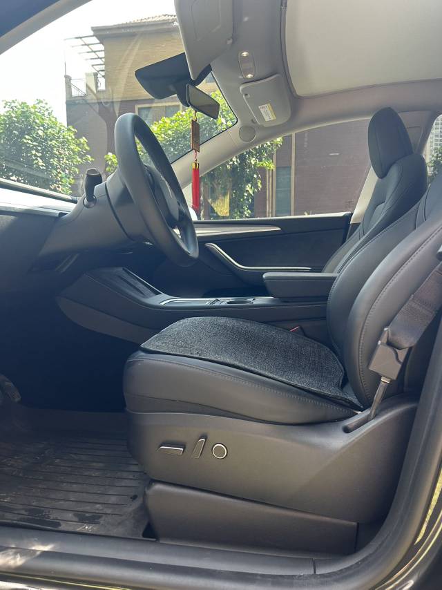 Tesla Model Y 2024 #4 Tesla Model Y 2024 immagine di auto #4