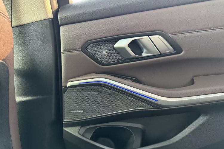 BMW 3 Series 2019 #17 BMW 3 Series 2019 car image #17