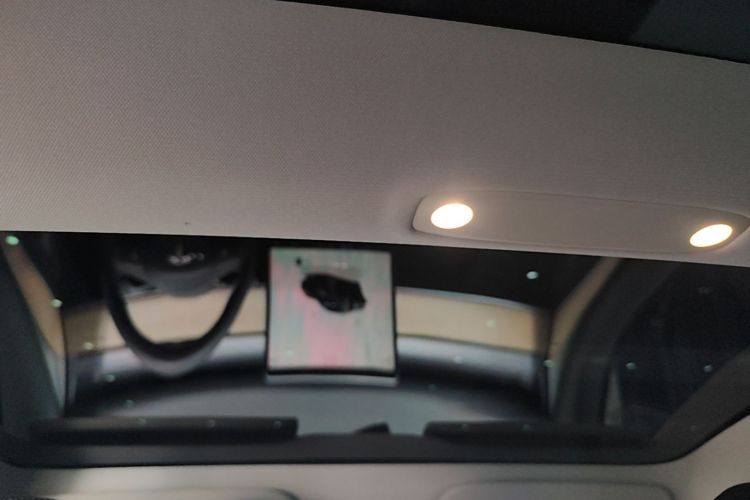 Tesla Model 3 2023 car image #18