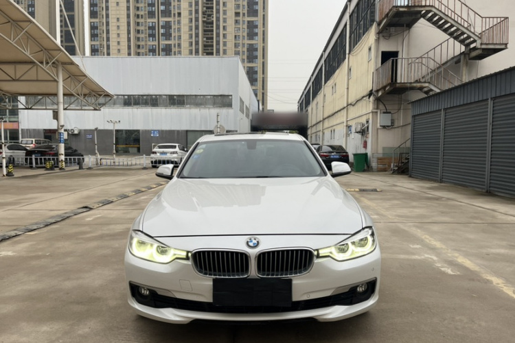 BMW 3 Series 2018 car image #12
