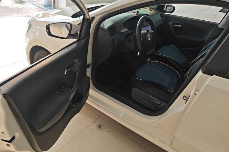 Volkswagen Polo 2018 car image #16